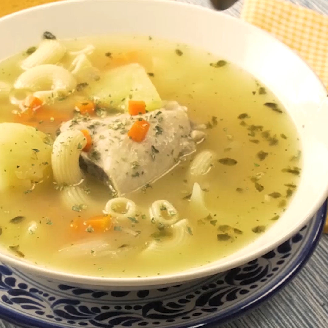 Sopa de pollo: receta paso a paso VIDEO | Recetas Buenazo