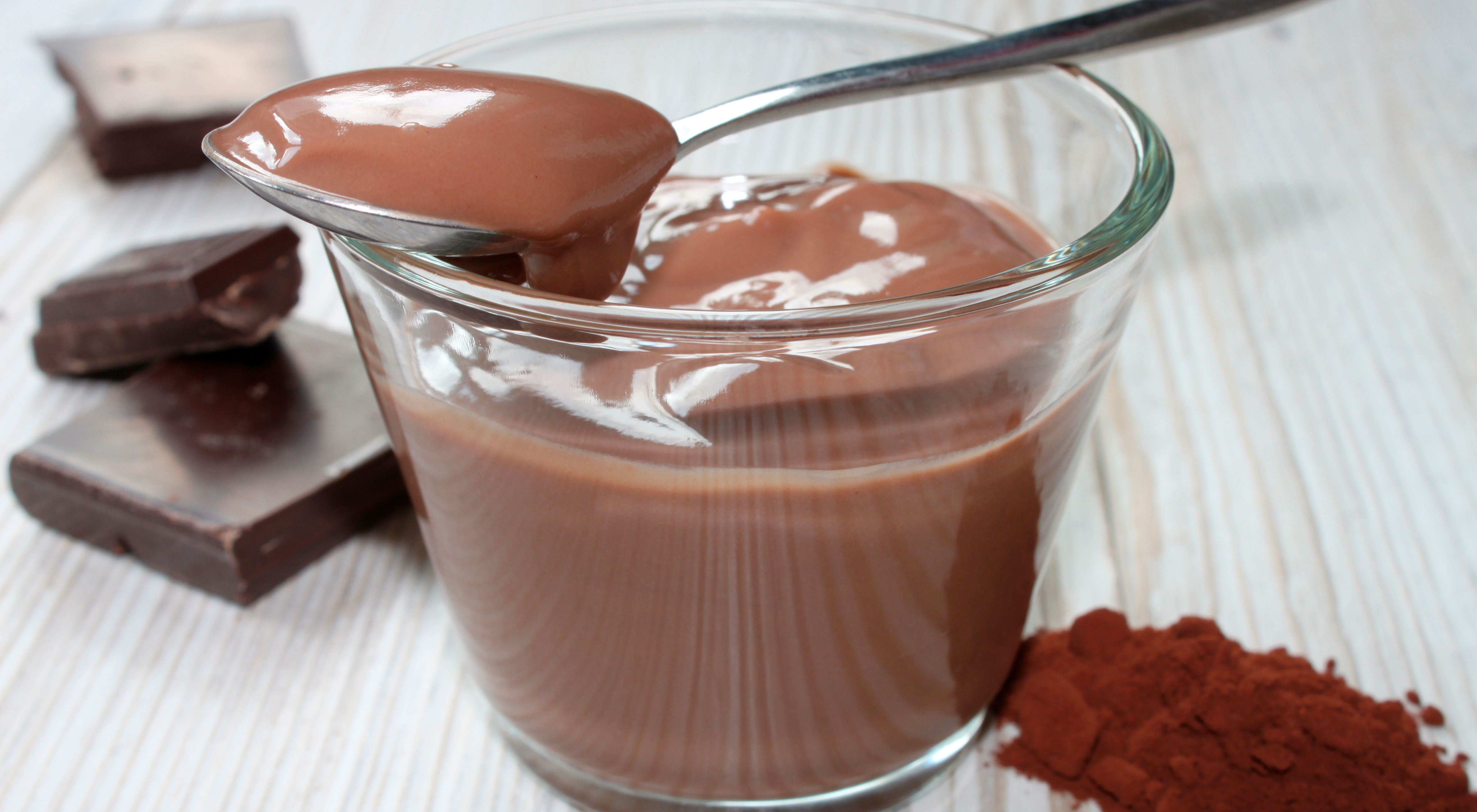 Шоколадный крем молоко какао. Шоколадный пудинг. Шоколадный йогурт. Пудинг шоколад. Шоколадный пудинг с какао.