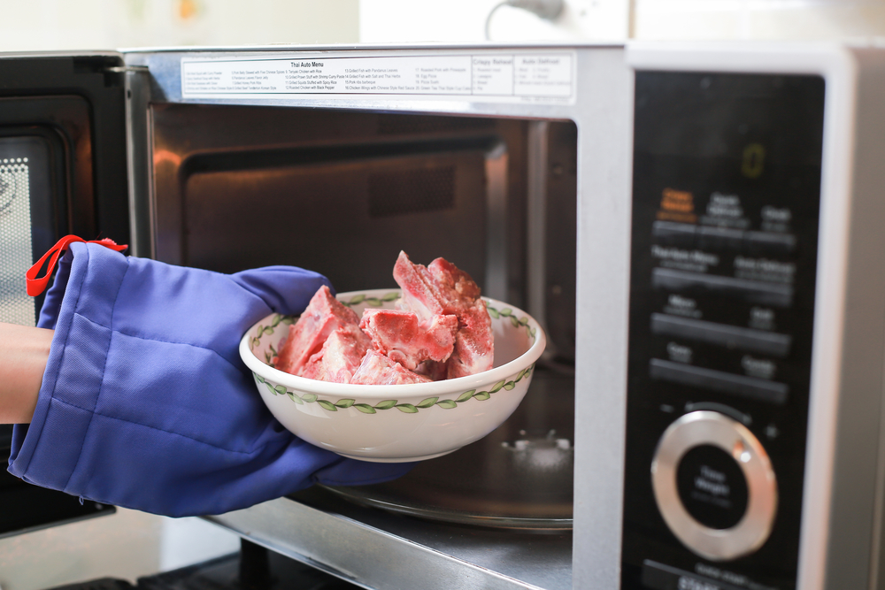 Usar el horno microondas puede ser peligroso para su salud. Estas son las  razones