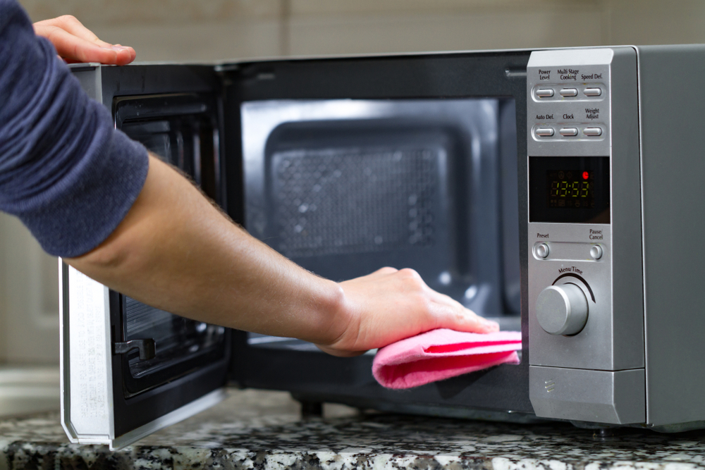 Usar el horno microondas puede ser peligroso para su salud. Estas son las  razones