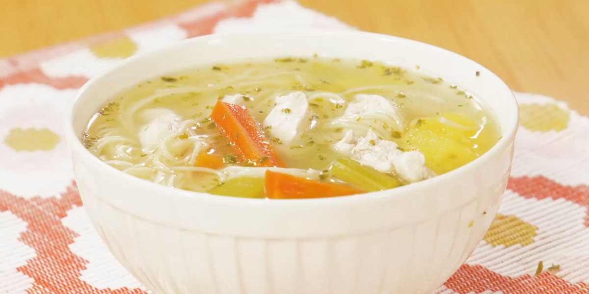 Sopa de pollo: receta paso a paso VIDEO | Recetas Buenazo