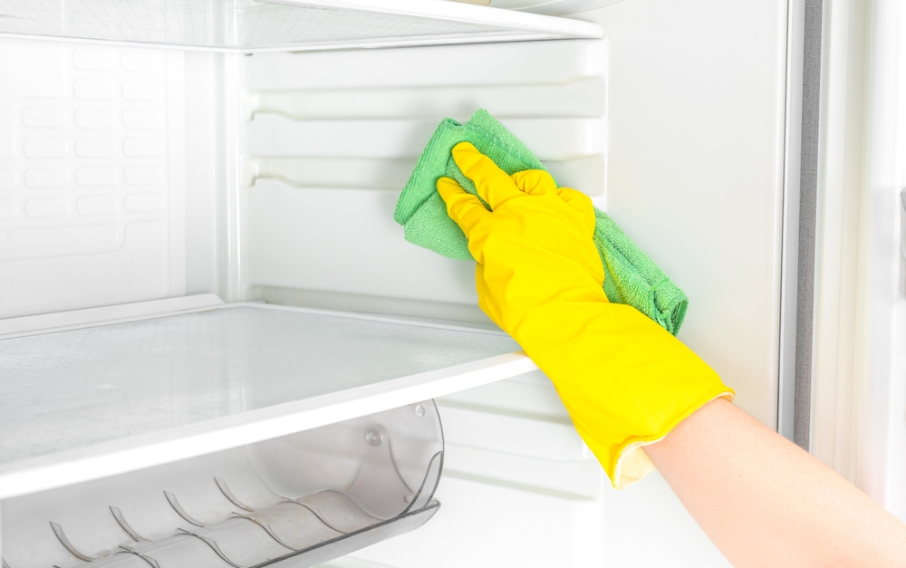 limpiando refrigerador
