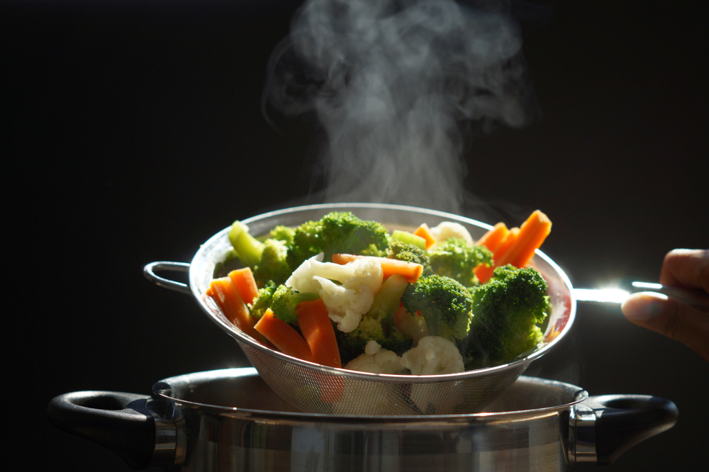 Cocinando verduras al vapor