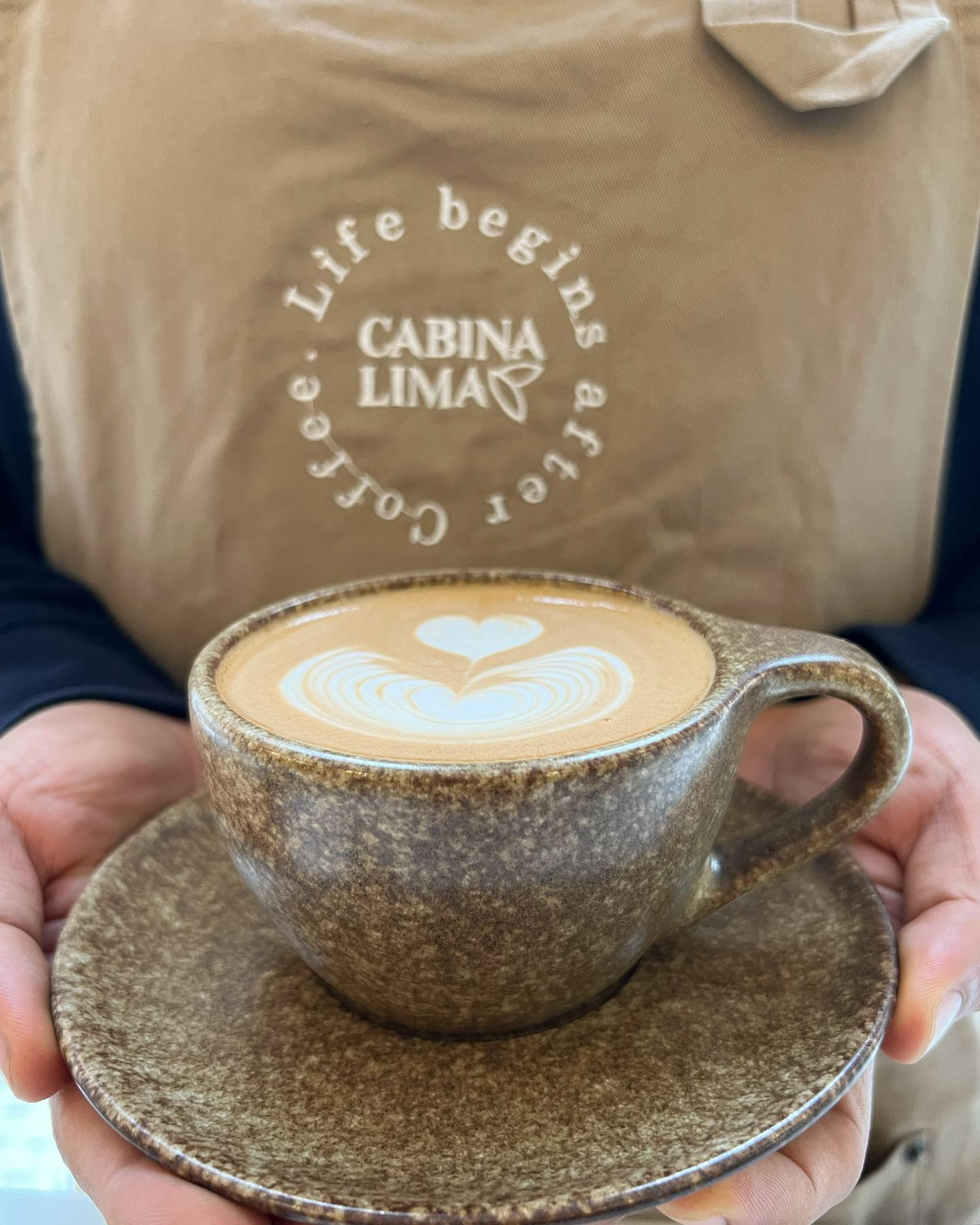 Cabina Lima café con diseño de corazón