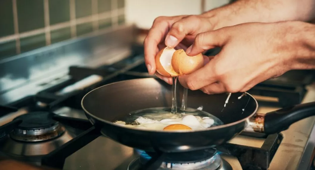 Freír un huevo