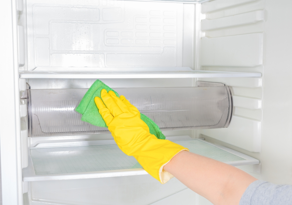 Limpiando refrigerador