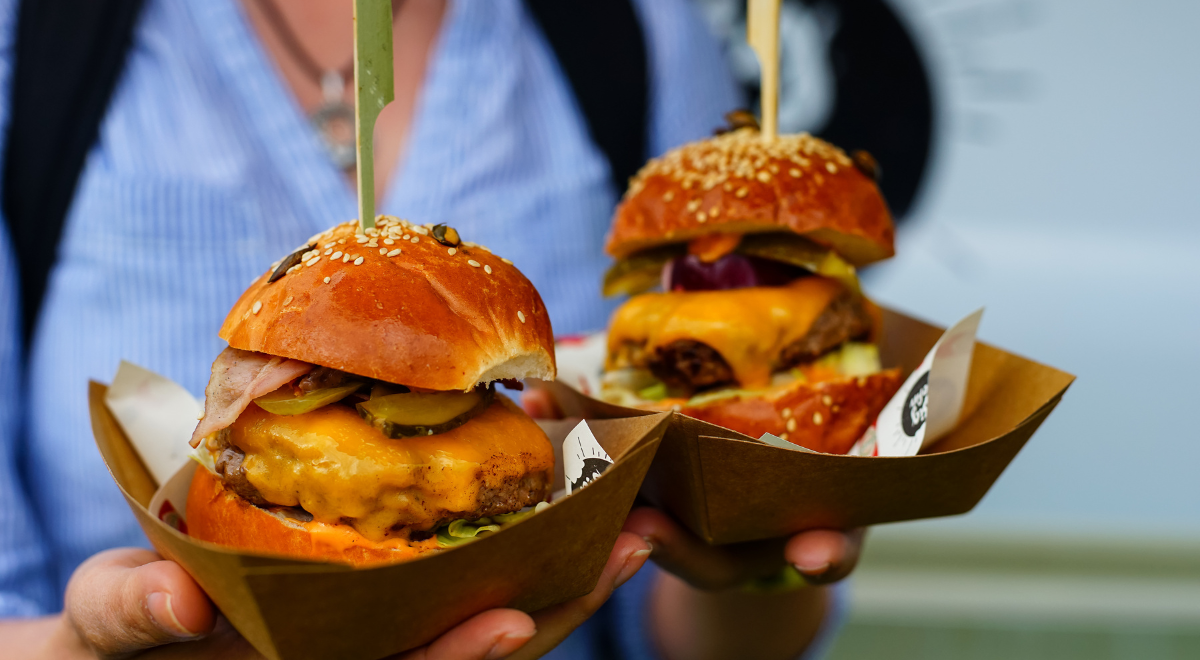 Le Hamburger Day promeut la créativité des restaurants de hamburgers péruviens avec des produits et des saveurs locales. Photo de : Envato 