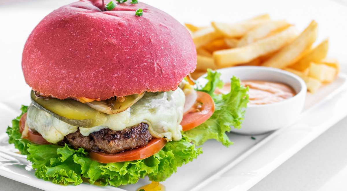 Burger Fest 2026 menyoroti kedai burger regional seperti La Mera, Fat Guys, Bule Burger, dan Chadri Burger atas usulan inovatif dan cita rasa unik mereka. Foto: Envato